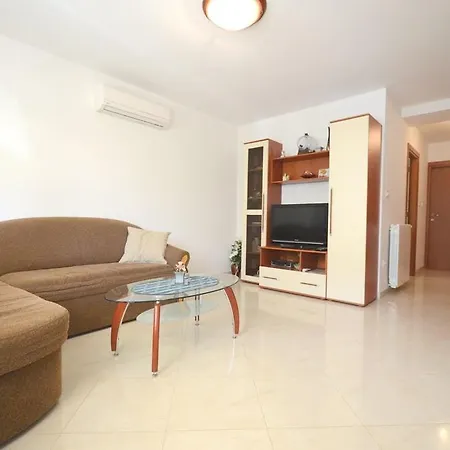 And Mirjana Apartment *